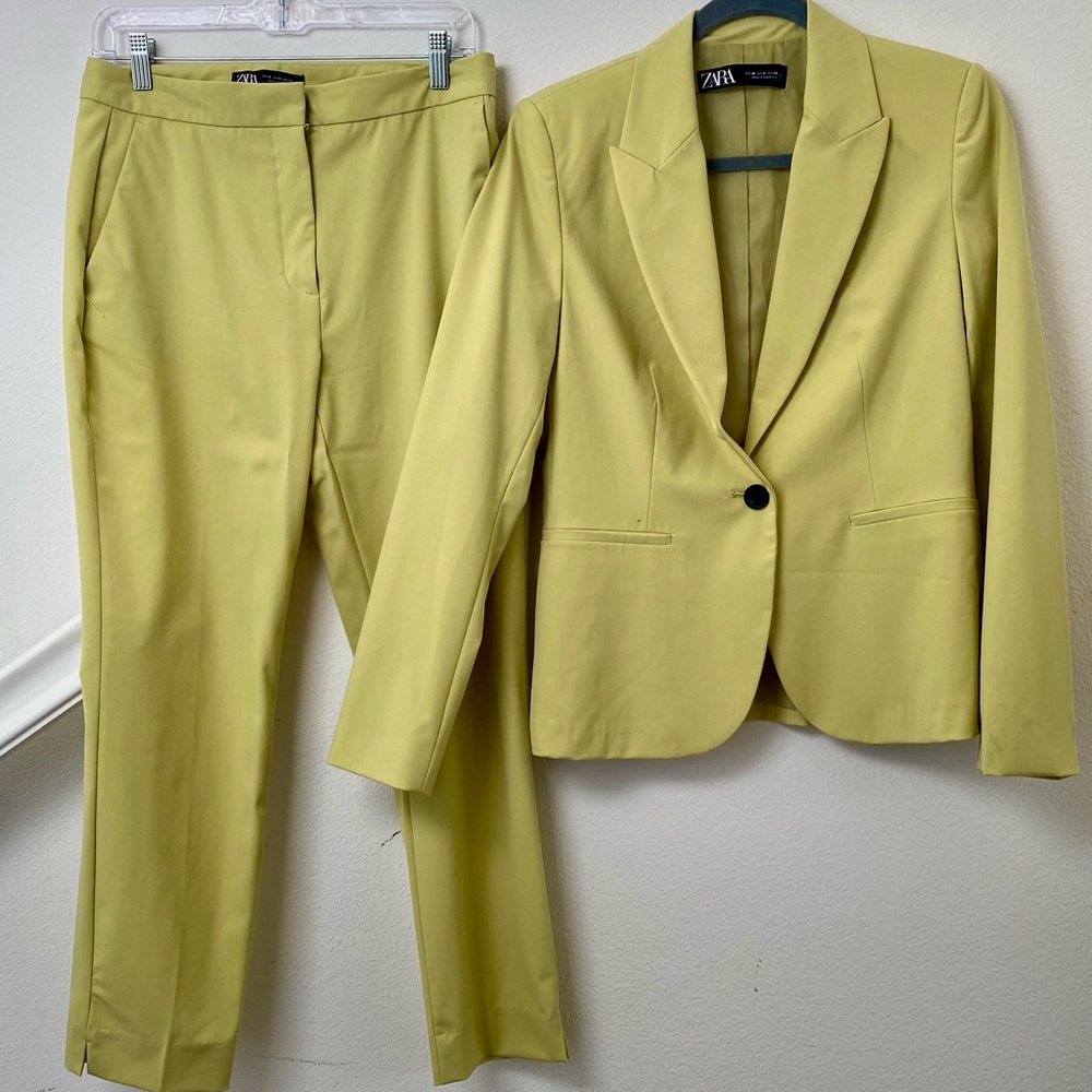Great women’s pant suit.